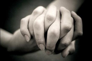 holding_hands-1418